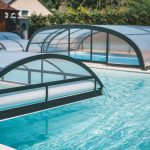 Les différences entre un abri de piscine bas, mi-haut et haut